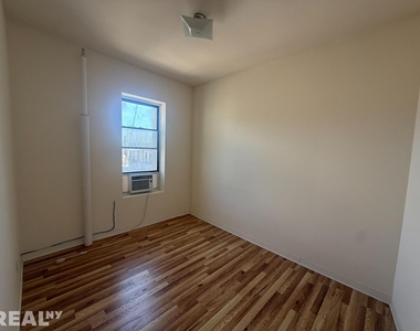E 14th St - Photo Thumbnail 2
