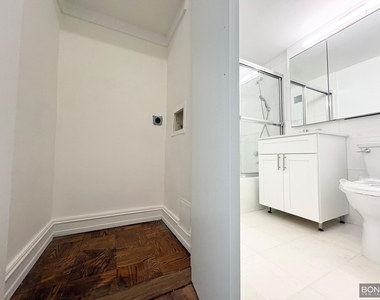 East 71st Street - Photo Thumbnail 5