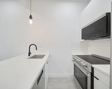  11th Avenue - Photo Thumbnail 4