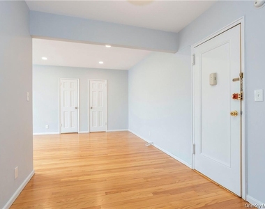 15 Quinby Avenue - Photo Thumbnail 7