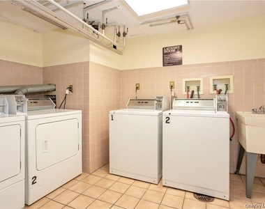 15 Quinby Avenue - Photo Thumbnail 10