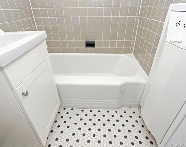15 Quinby Avenue - Photo Thumbnail 9