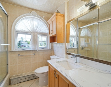 1072 Hicksville Road - Photo Thumbnail 12