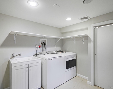 1072 Hicksville Road - Photo Thumbnail 16