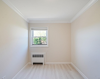 1072 Hicksville Road - Photo Thumbnail 5