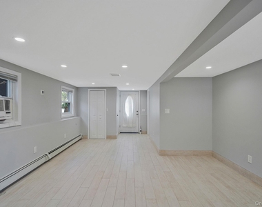 1072 Hicksville Road - Photo Thumbnail 17