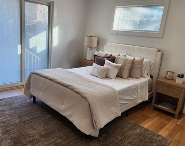 156 Jefferson Avenue - Photo Thumbnail 7