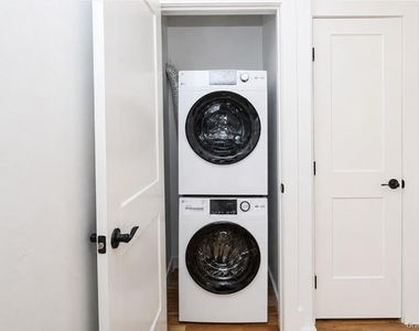 156 Jefferson Avenue - Photo Thumbnail 8