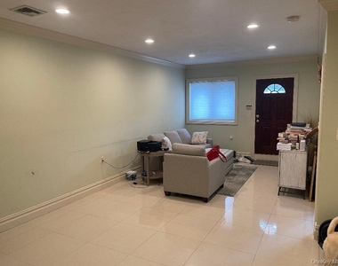 329 W Broadway - Photo Thumbnail 14