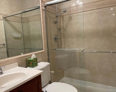 329 W Broadway - Photo Thumbnail 16