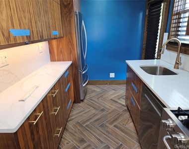 94 Briggs Avenue - Photo Thumbnail 11