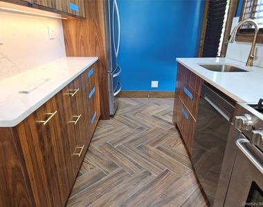 94 Briggs Avenue - Photo Thumbnail 12