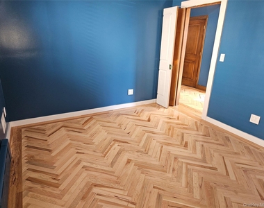 94 Briggs Avenue - Photo Thumbnail 8