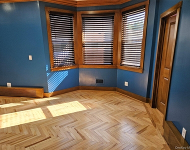 94 Briggs Avenue - Photo Thumbnail 3