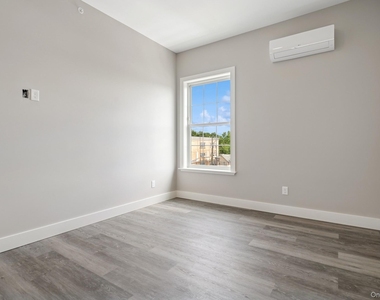153 Greenwich Avenue - Photo Thumbnail 20