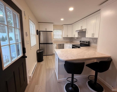 129 Westbury Drive - Photo Thumbnail 7