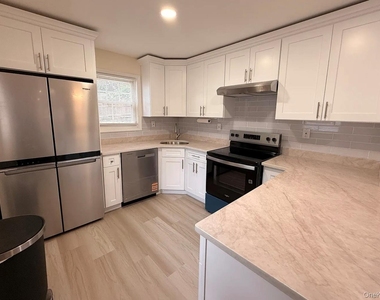 129 Westbury Drive - Photo Thumbnail 6