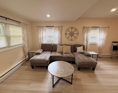 129 Westbury Drive - Photo Thumbnail 4