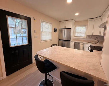 129 Westbury Drive - Photo Thumbnail 5