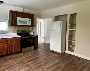 245 Lattintown Road - Photo Thumbnail 3