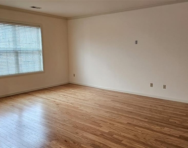 105 Canter Court - Photo Thumbnail 7