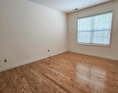 105 Canter Court - Photo Thumbnail 13