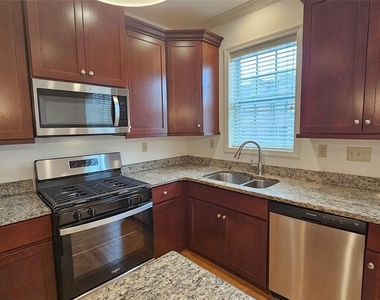 105 Canter Court - Photo Thumbnail 10