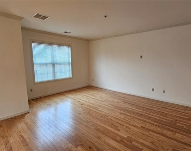 105 Canter Court - Photo Thumbnail 5