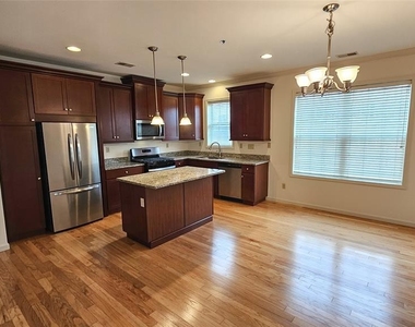 105 Canter Court - Photo Thumbnail 9