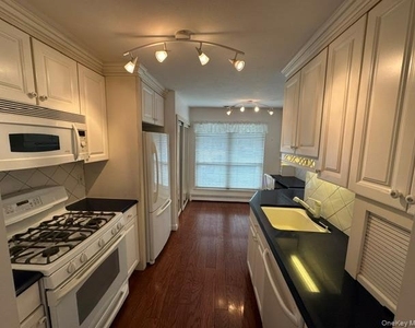 100 Baker Court - Photo Thumbnail 6