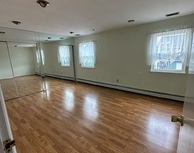 100 Baker Court - Photo Thumbnail 11