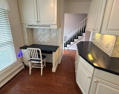 100 Baker Court - Photo Thumbnail 5