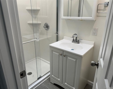 47-04 Greenpoint Avenue - Photo Thumbnail 3
