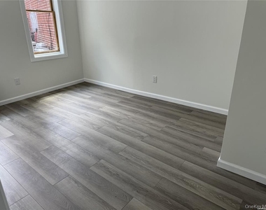 47-04 Greenpoint Avenue - Photo Thumbnail 4