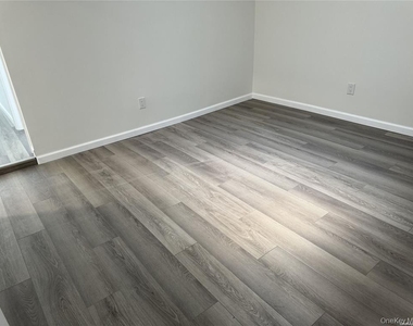 47-04 Greenpoint Avenue - Photo Thumbnail 1