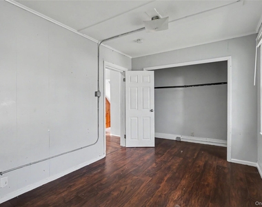39 Spruce St - Photo Thumbnail 7
