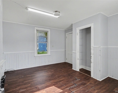 39 Spruce St - Photo Thumbnail 2