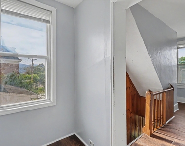 39 Spruce St - Photo Thumbnail 12