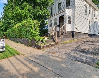 39 Spruce St - Photo Thumbnail 1