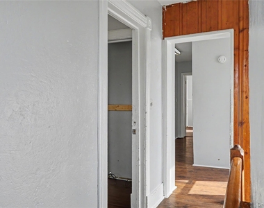 39 Spruce St - Photo Thumbnail 16