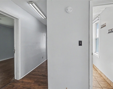 39 Spruce St - Photo Thumbnail 5