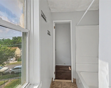 39 Spruce St - Photo Thumbnail 11