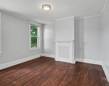 39 Spruce St - Photo Thumbnail 13
