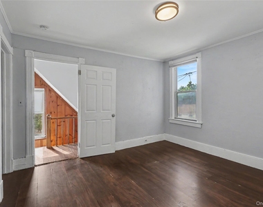 39 Spruce St - Photo Thumbnail 14