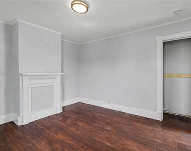 39 Spruce St - Photo Thumbnail 15