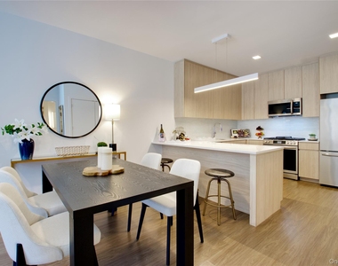 333 Warner Avenue - Photo Thumbnail 8