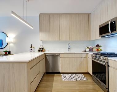 333 Warner Avenue - Photo Thumbnail 6