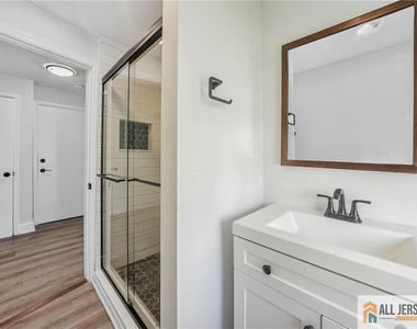 125 White Horse Avenue - Photo Thumbnail 13