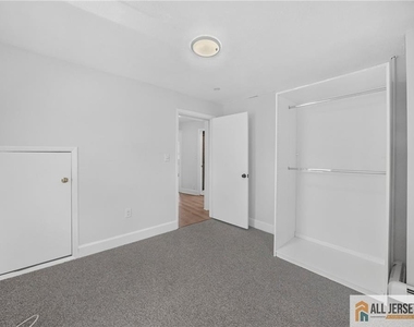 125 White Horse Avenue - Photo Thumbnail 6