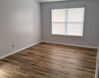 343 Ventnor Court - Photo Thumbnail 17